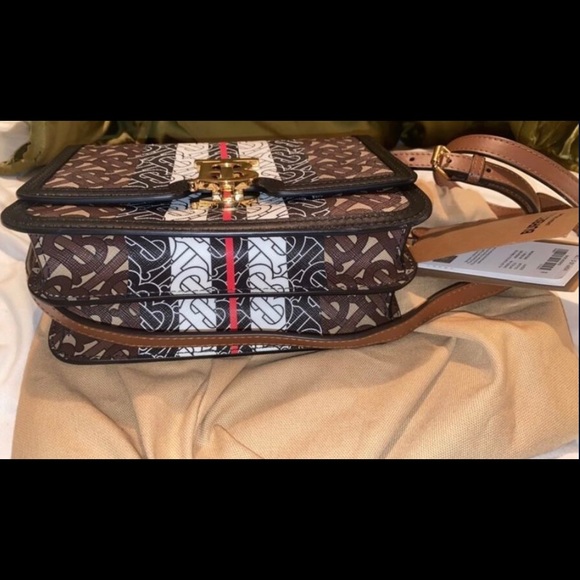 Brand new Burberry bag with tags - Picture 4 of 5